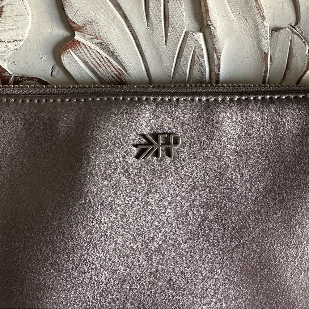 Freshly Picked zippered pouch - Picture 4 of 6